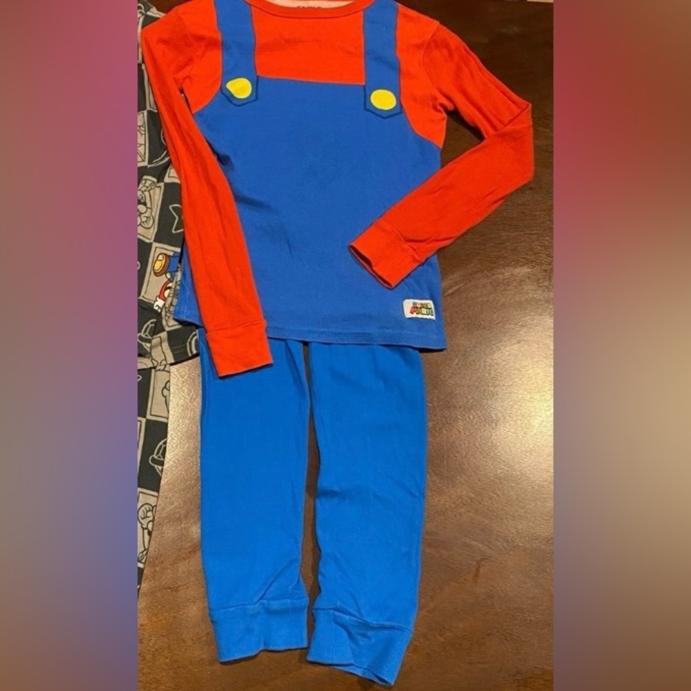 - Nintendo Kids Pajama Set and T-shirt Red, Blue, Gray size  10